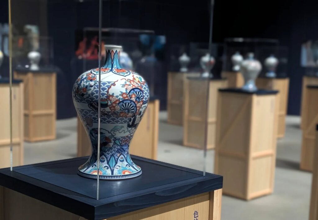 15年伴走して知る、美しさの裏にある苦悩と汗。大川内山「鍋島焼 献上の歩み展」で魂に触れて